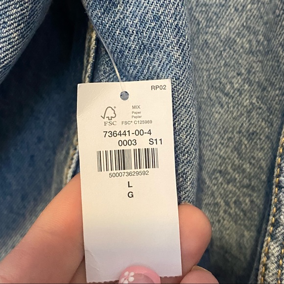 BNWT Old Navy Boyfriend Distressed Denim Jacket - Picture 3 of 3